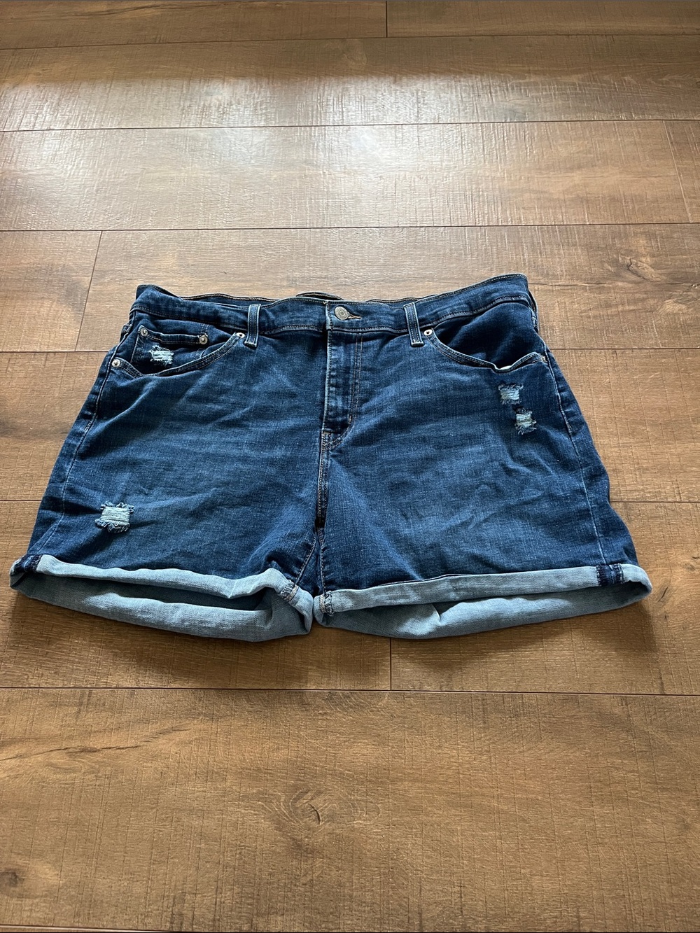 Levi’s size 34 shorts mid length Classic Dark Blue Denim Roll-Cuff